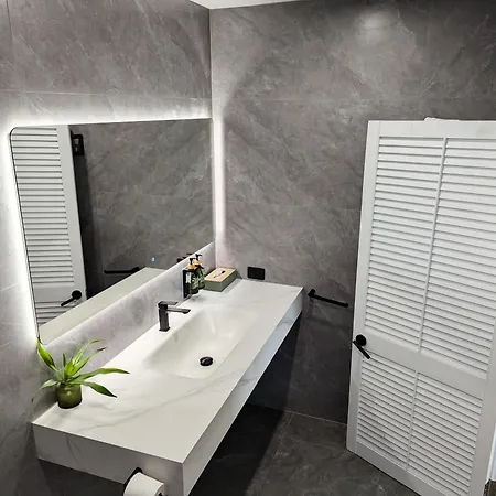 Ramada By Wyndham Cairns City Centre-2