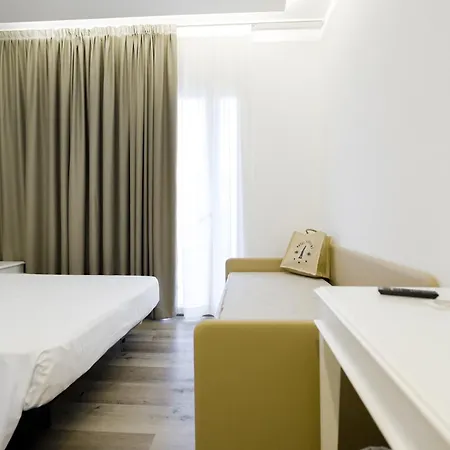 Hotel President-2
