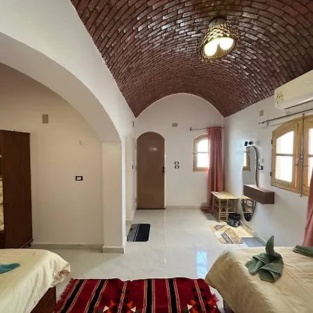 Queen House-2