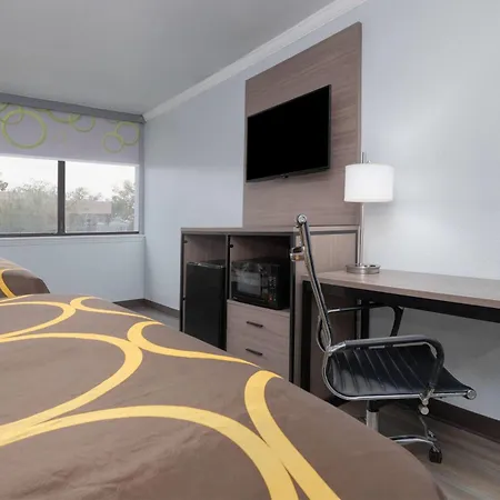 Super 8 By Wyndham Fort Worth Entertainment District-3
