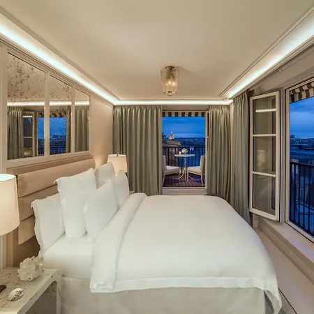 Hotel De Crillon-3