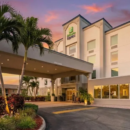 Holiday Inn Express Hotel & Suites Cocoa Beach By Ihg-3