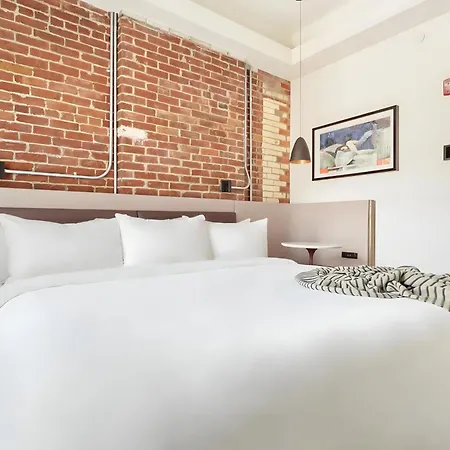 Lark Hotels 907 Main-2