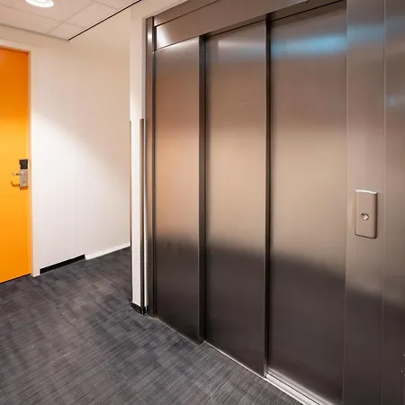 Easyhotel Amsterdam City Centre South-2