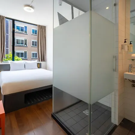 Easyhotel Amsterdam City Centre South-3