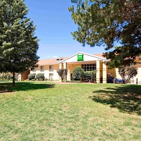 Ibis Styles Canberra-2