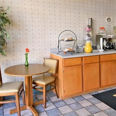 Peoria Inn-3