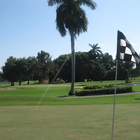 Hollywood Beach Golf Resort-3