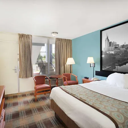 Super 8 By Wyndham Nashville Downtown-3