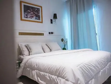 Hotel Les Ambassadeurs-3