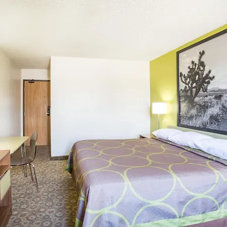 Super 8 By Wyndham Kingman-2