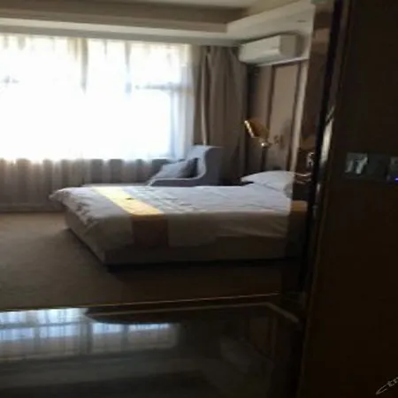 Shanghai Sky Rainbow Hotel-3