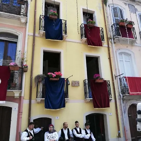 Sant Efisio Host-3