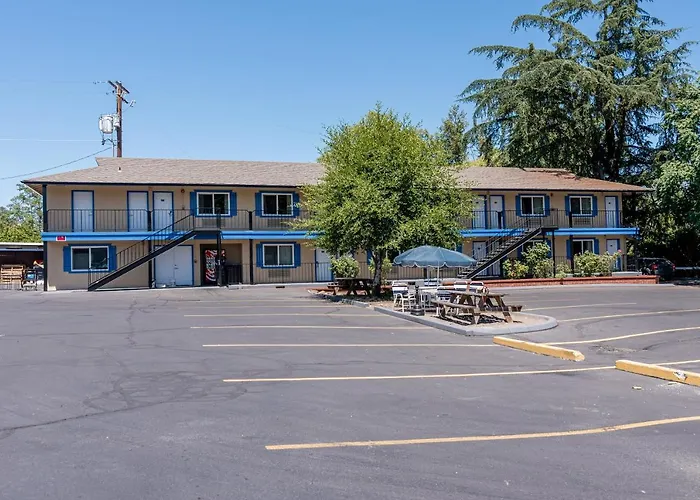 Cedar Lodge Motor Inn