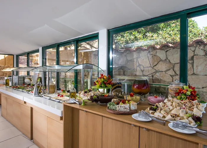 Elmi Beach Hotel & Suites