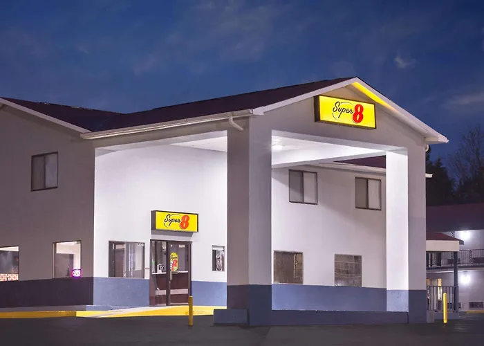 Super 8 By Wyndham Locust Grove Motel
