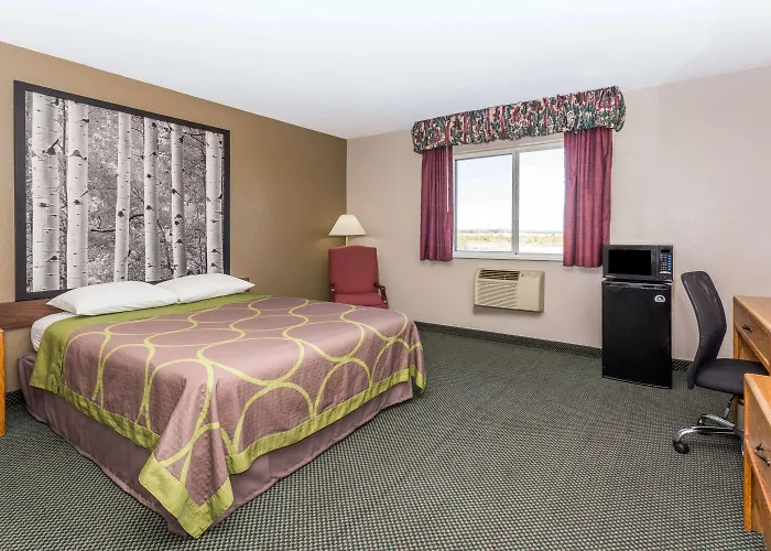 Super 8 By Wyndham Ft. Morgan