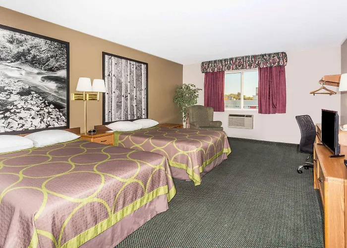 Super 8 By Wyndham Ft. Morgan