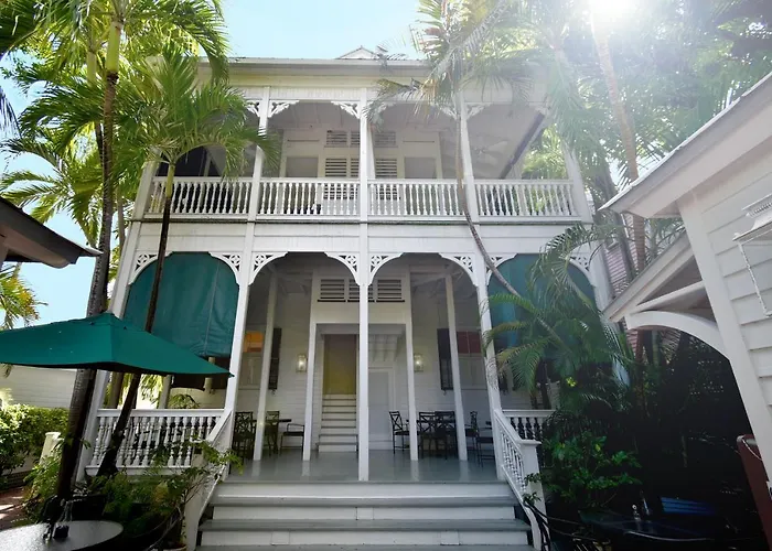 Simonton Court Historic Inn & Cottages