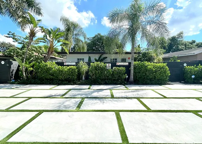 The Agustin Guesthouse - Men Only Clothing Optional Fort Lauderdale