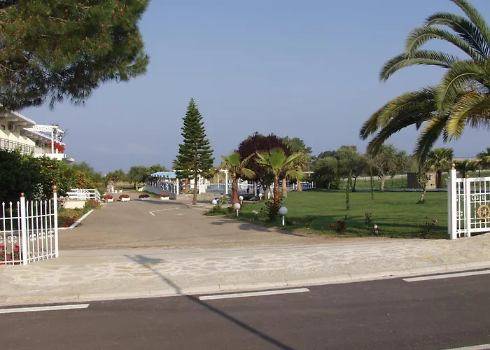 Lintzi Hotel Arkoudi