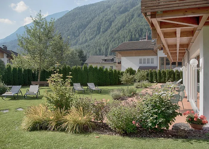 Hotel Alpenblick Lutago