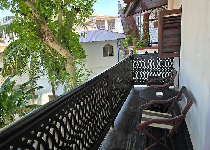 Dhow Palace Hotel
