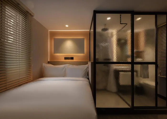 Claude Hotel