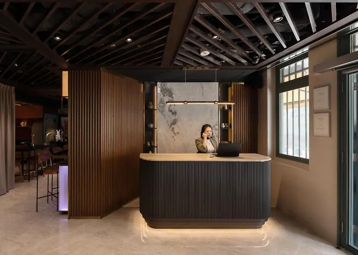 Claude Hotel