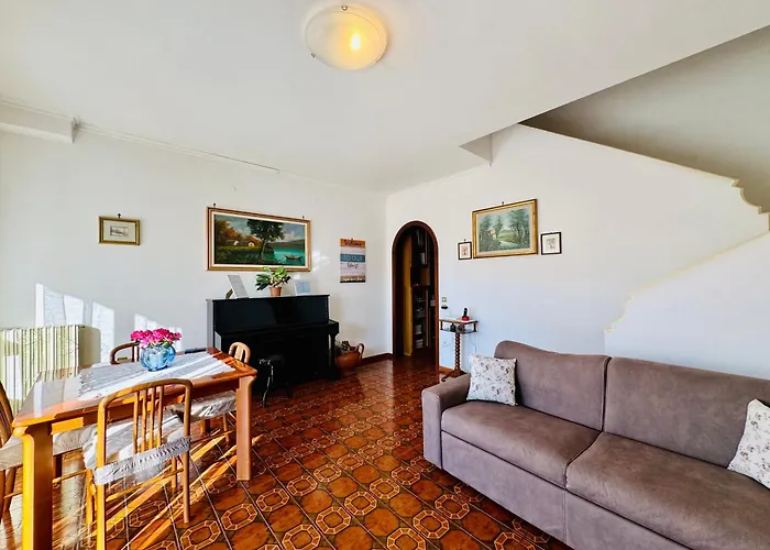 Angelina Apt