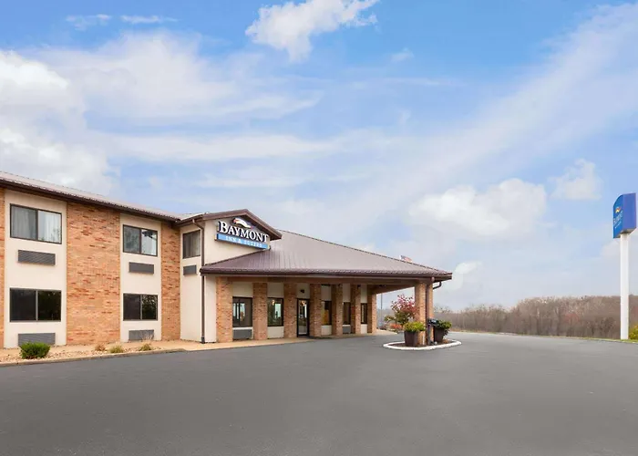 Baymont By Wyndham Warrenton Hotel