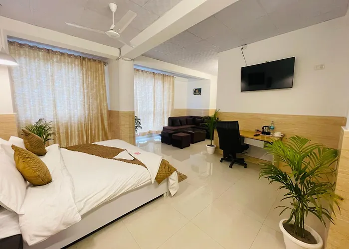 Dr White House - Noida Sector 18 Hotel