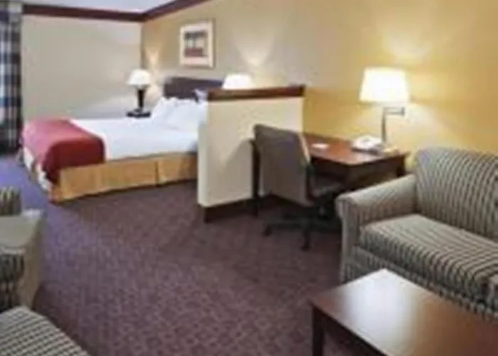 Days Inn & Suites By Wyndham Tahlequah