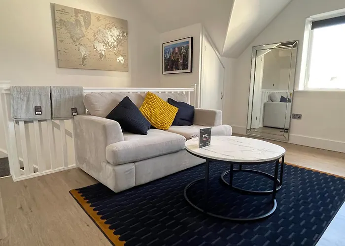 Welcome Rooms 55B- Self Check-In Whole Apartment Fully Refurbished Swindon