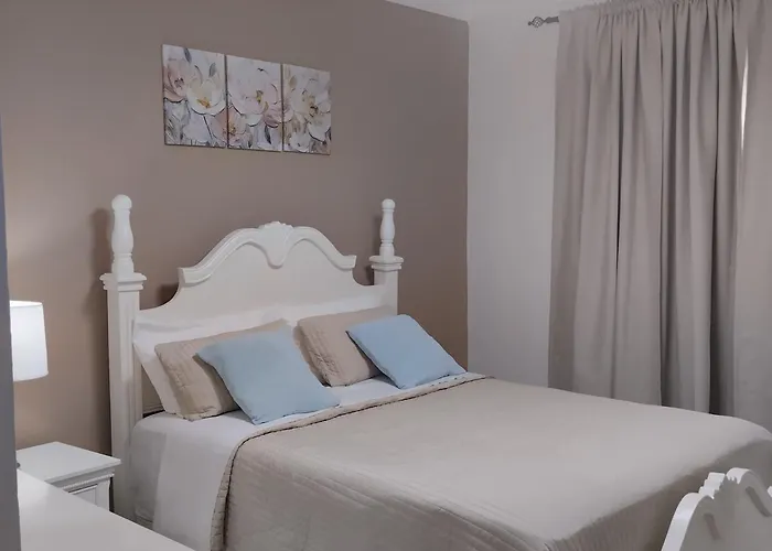 Nely Y Pietro Share Apartment