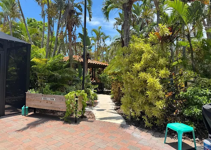 Tropical Villas Of Venice Beach