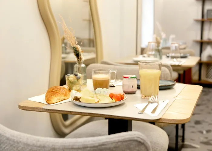 Trendy Canettes Hotel Paris