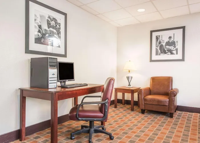Baymont By Wyndham Cincinnati Sharonville
