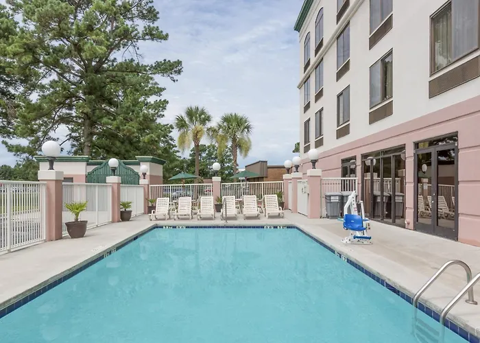 Wingate By Wyndham Wilmington Hotel