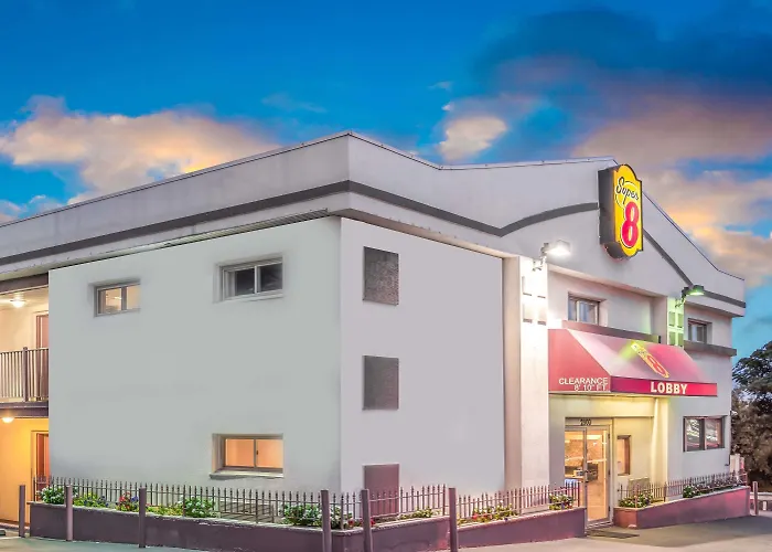 Super 8 By Wyndham North Bergen Nj/Nyc Area