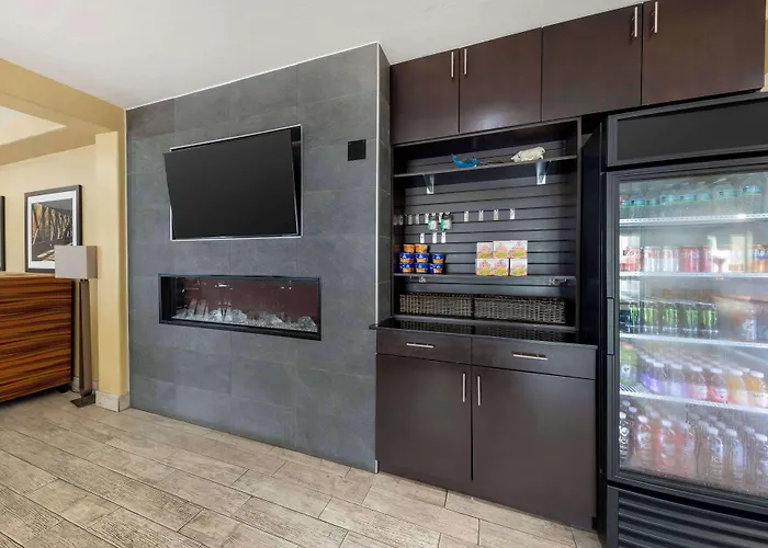 Best Western Greentree Inn & Suites Moore