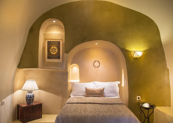 Heliophos Boutique Caves Aparthotel Oia 