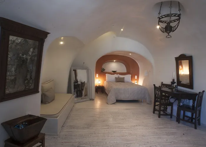 Heliophos Boutique Caves Aparthotel Oia 