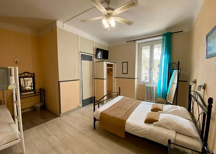 Au Royal Hotel Carcasona