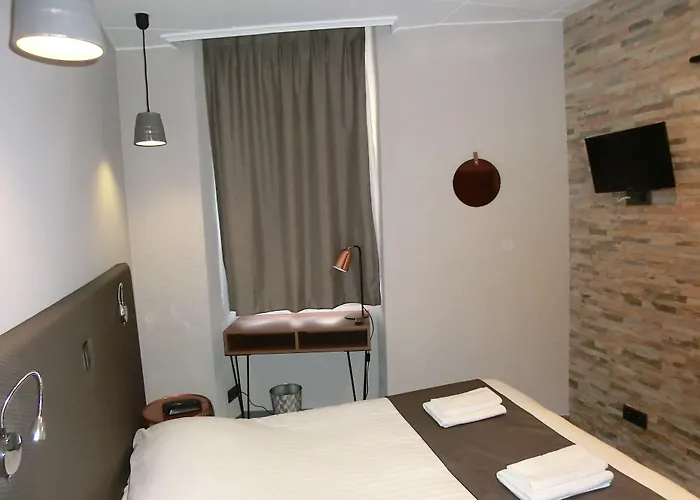 Hotel Sur Le Quai Port Vendres