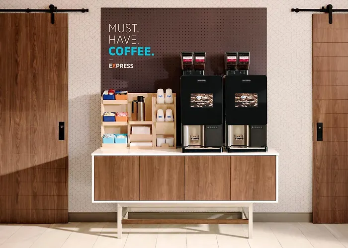 Holiday Inn Express & Suites Cedar Falls - Waterloo By Ihg