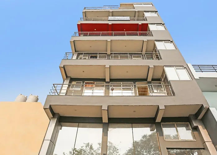 Townhouse Zodiac Near Botanic Garden Of Indian Republic Hotel Noida