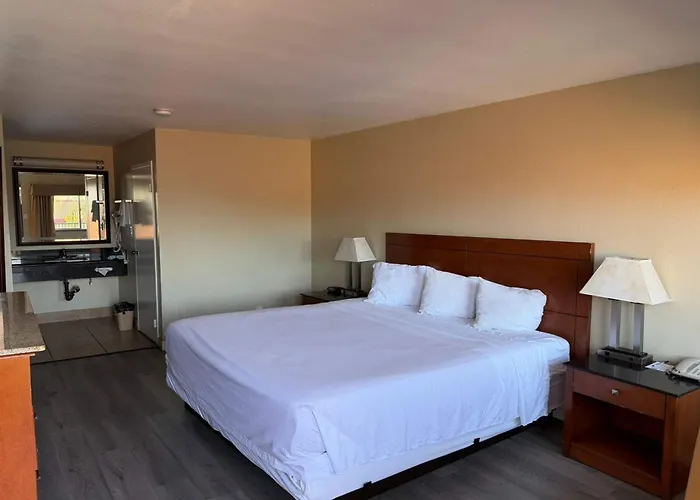 Travelodge By Wyndham Hemet Ca