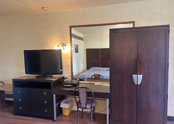 Motel R-100