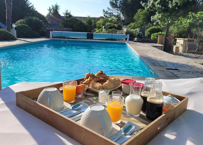 15' Cité de Carcassonne, chambre au calme, petit-déjeuner et jacuzzi en supplément Malves-en-Minervois